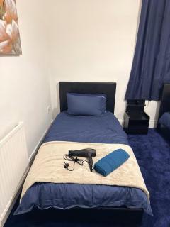 Well-Located 3BR House Near Doncaster Centre, Racecourse & Eco-Power Stadium with Garden, WiFi & Free Parking - 3