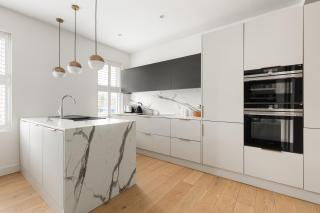 New! Charming 2BR with Parking in Brockley - 5