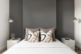 New! Charming 2BR with Parking in Brockley - 4