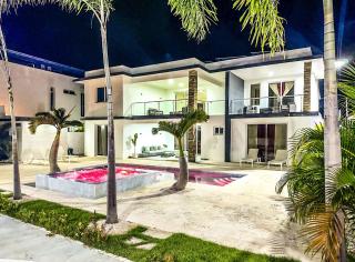 10BR Luxury Villa Private Pool - 0