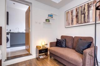 Studio Apartment with Free Parking & WiFi - 7