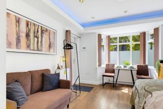 Studio Apartment with Free Parking & WiFi - 3