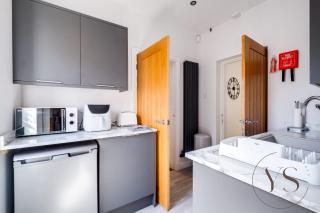 Studio Apartment with Free Parking & WiFi - 2