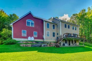 Dog-Friendly Family Haven Minutes From Burlington! - 9