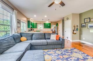 Dog-Friendly Family Haven Minutes From Burlington! - 5