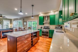Dog-Friendly Family Haven Minutes From Burlington! - 3