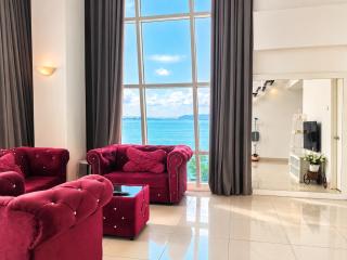 Seaview Maritime Duplex 2BR Suite by Dr Alston - George Town - 9
