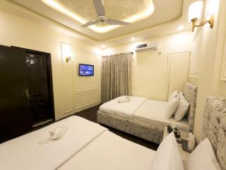 White Rose Guest House Near Aga Khan Hospital - 1