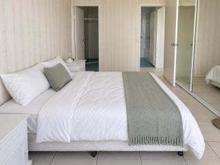 Ocean-View Stay in the Heart of Surfers Paradise - 2