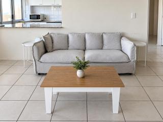 Ocean-View Stay in the Heart of Surfers Paradise - 7