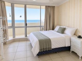 Ocean-View Stay in the Heart of Surfers Paradise - 8