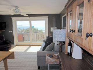 P-Town Beach Beauty on the Bay Water View! - 1