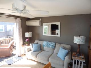 P-Town Beach Beauty on the Bay Water View! - 2