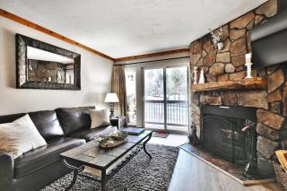 Mountain Views! Hot TubPool Walk to Lifts & Main2 - 4