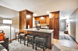 Mountain Views! Hot TubPool Walk to Lifts & Main3 - 3