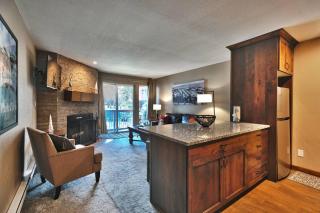 Mountain Views! Hot TubPool Walk to Lifts & Main3 - 4