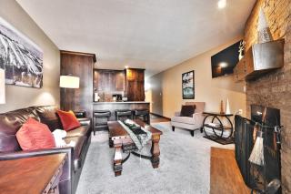 Mountain Views! Hot TubPool Walk to Lifts & Main3 - 9