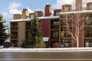 Mountain Views! Hot TubPool Walk to Lifts & Main3 - 2