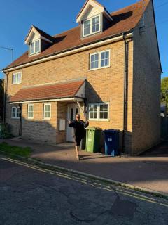 Comfortable 3Bedroom Home in Cambridge - 4
