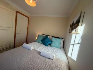 Comfortable 3Bedroom Home in Cambridge - 2