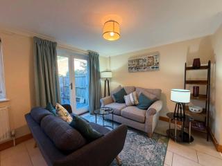Comfortable 3Bedroom Home in Cambridge - 1