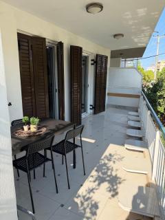CASAvocado Newly Renovated 2BR Walk to Beach - 4