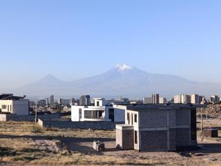 Cozy & Quiet Room with Mountain Views in Yerevan - 2