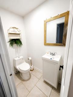 Cozy Private Queen Room 3 with Desk TV and WiFi near Yale - 5