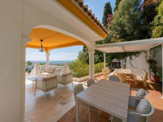 Large Family Villa 500m From Beach with Stunning Views - 4