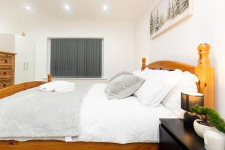 Grovehall House - Sleeps 7 - 4 Bedrooms - 3