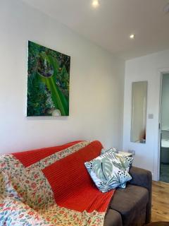 Stunning boutique Garden house Brand new - 3