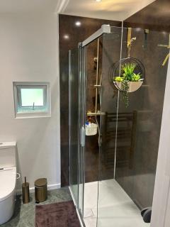 Stunning boutique Garden house Brand new - 2