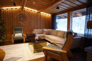 Private log villa by the Ivalo River - 2