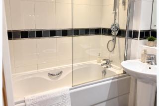 1-bed - Sleeps 4 - Parking - Central Location - 8