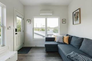 East Austin Tiny Home - 4 Mi to Dtwn! - 7