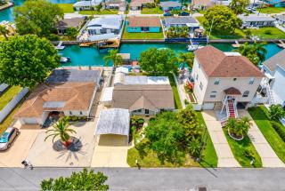 Quiet Canal House Everyone Rebooks Canal-View, Sleeps 8 - 5