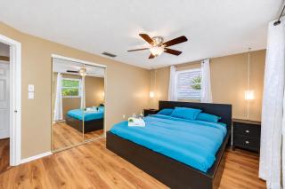 Quiet Canal House Everyone Rebooks Canal-View, Sleeps 8 - 2