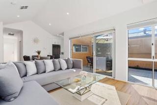 Sunlit Perth Home - Near Beach, Parks & Shops - 2