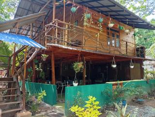 E S Eco Safari Hostel - 3