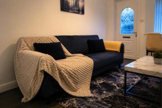 Modern Group Stay for Contractors & Families with Full Kitchen, WiFi & Parking near Rotherham Central, Meadowhall & M1 - 7
