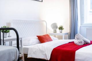 2BDR Old Town Square Apartments w Fast Wi-Fi - 2
