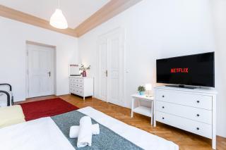2BDR Old Town Square Apartments w Fast Wi-Fi - 0
