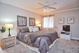 Walk to Siesta Beach, 2BR2Bath, Heated Pool - 3