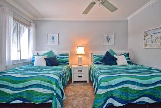 Walk to Siesta Beach, 2BR2Bath, Heated Pool - 1