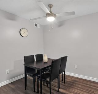 Warm & Welcoming Furnished Apartment - 7