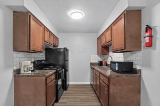 Modern Furnished Home Away from Home - 9
