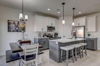 Private Hot Tub, Fire Pit, BBQ, Heated Pool - Near Zion - 8