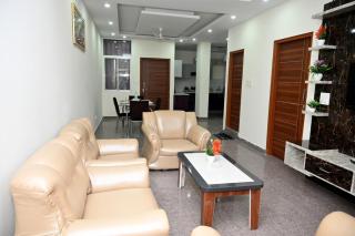 Emerald Nest Cozy 2BHK Hill Apartment - 2