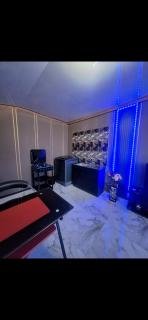 Zee's apartment - 3