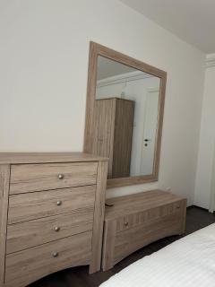 Modern Apartment with Free Parking - 8